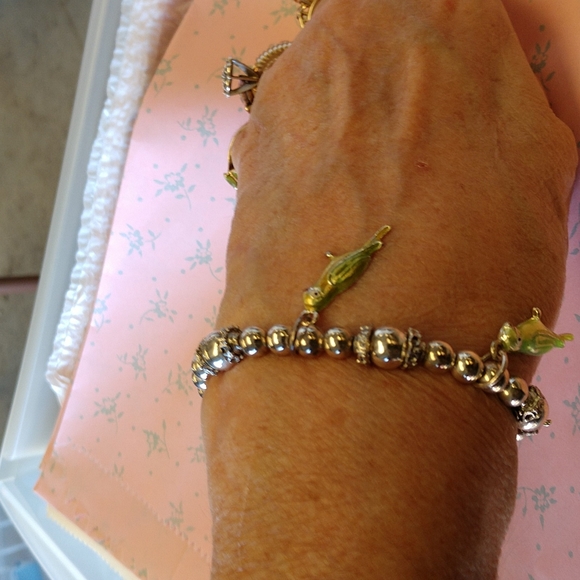 NEW Bird Charm Bracelet with Silver Beads Stretch Cord Handmade by Jackie NWT - Picture 7 of 8